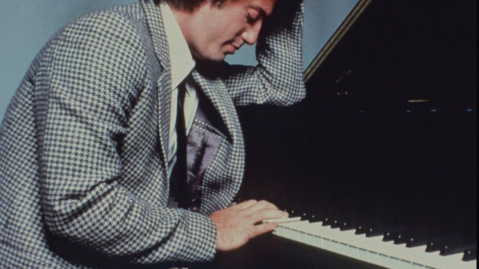 kiváló Egyesülés Csodálatos piano man artist Elválasztani Sinis Könyvtár